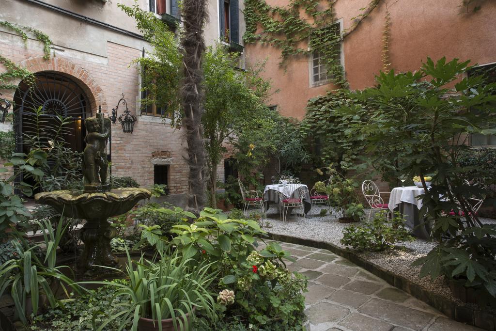 La 818 Guest house *