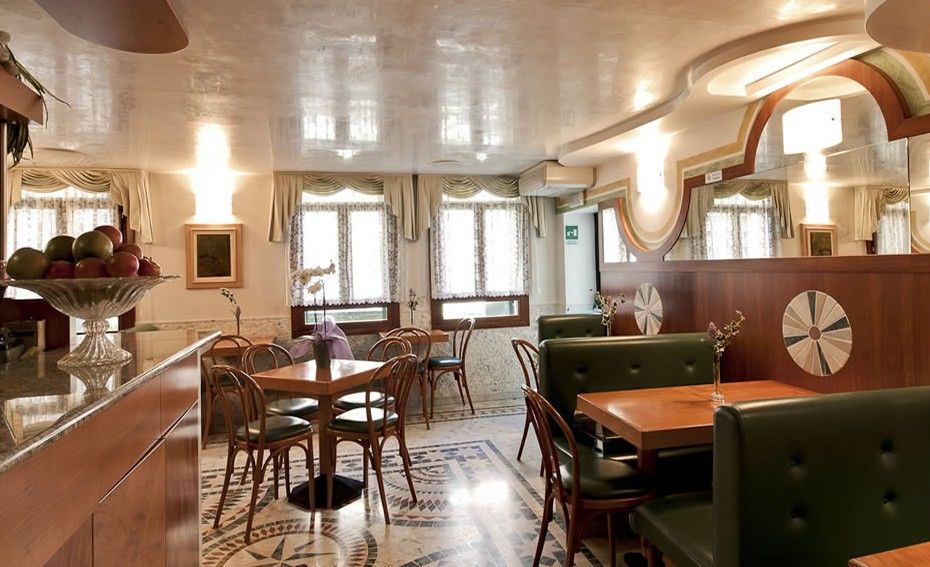 Antica Casa Carettoni Hotel 3*