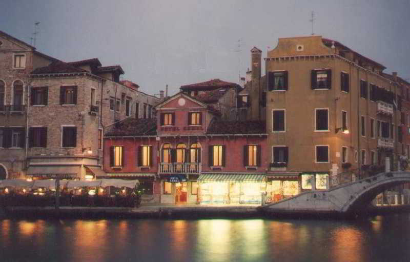 Canal & Walter Hotel 3*
