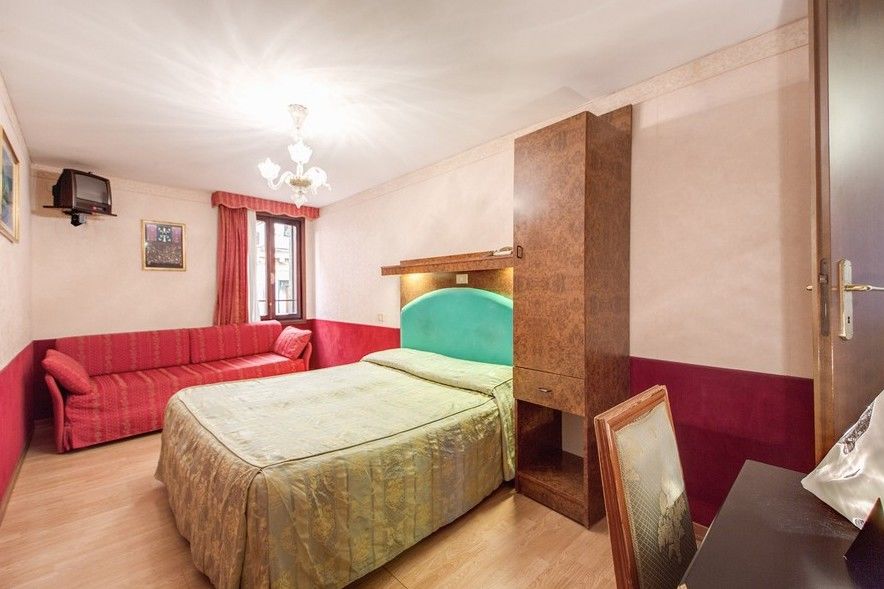 Hotel Antica Casa Carettoni 3*