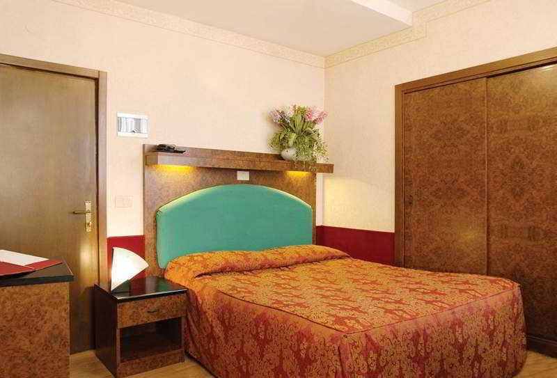 Hotel Antica Casa Carettoni 3*