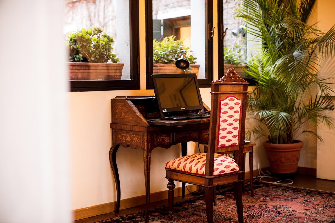 Flora Hotel