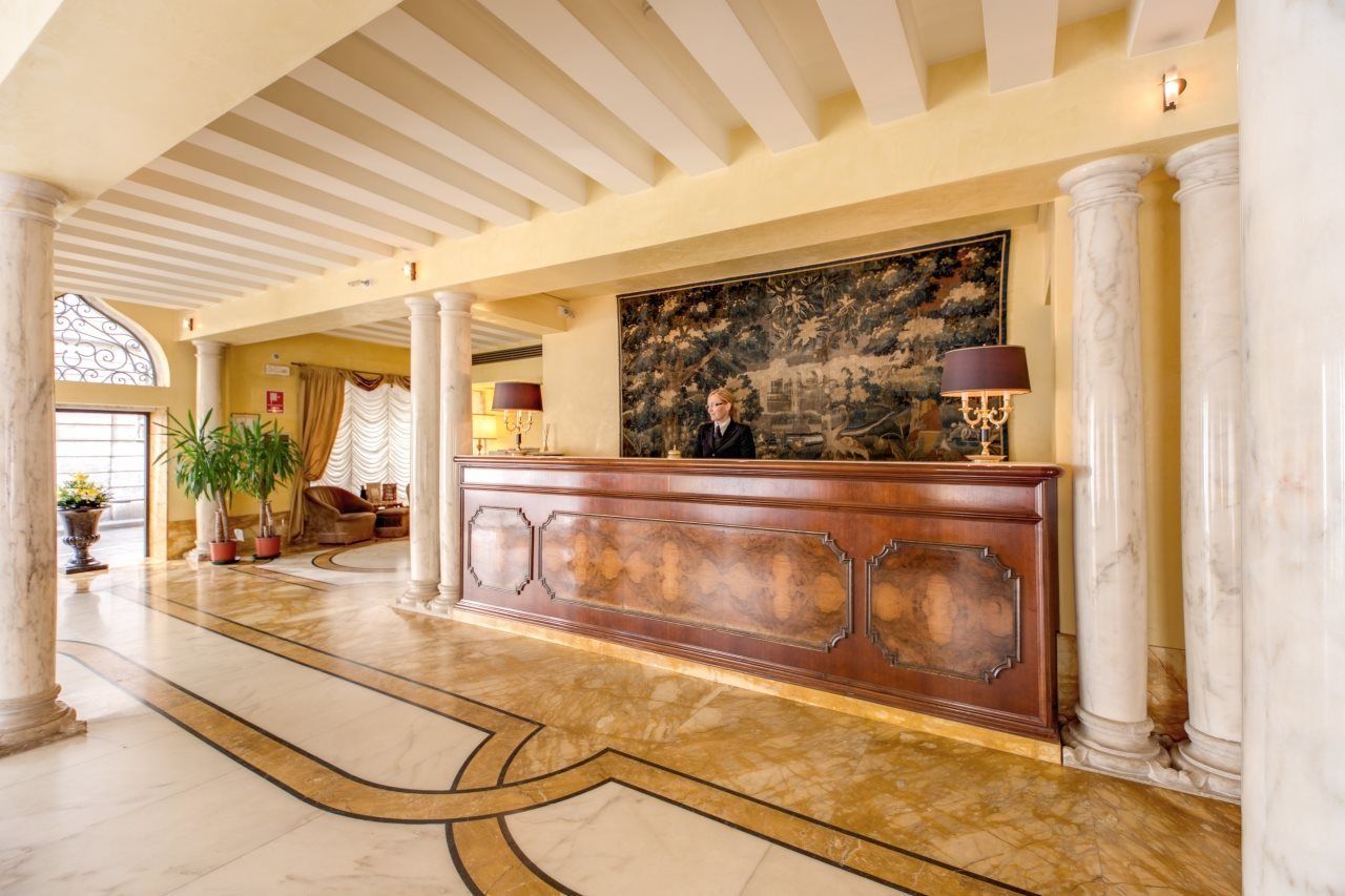 Bw Premier Collection Chc Continental Hotel 4*