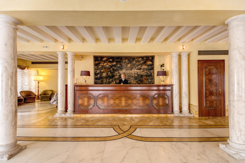 Bw Premier Collection Chc Continental Hotel 4*