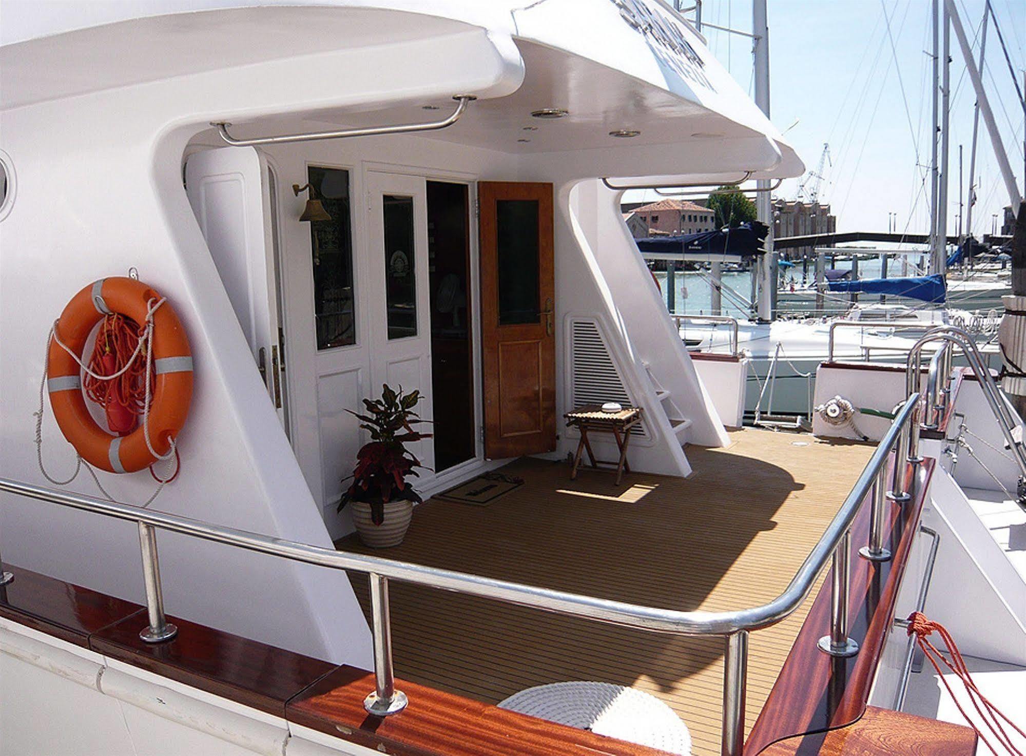 Sarah Cruise Hotel Venice