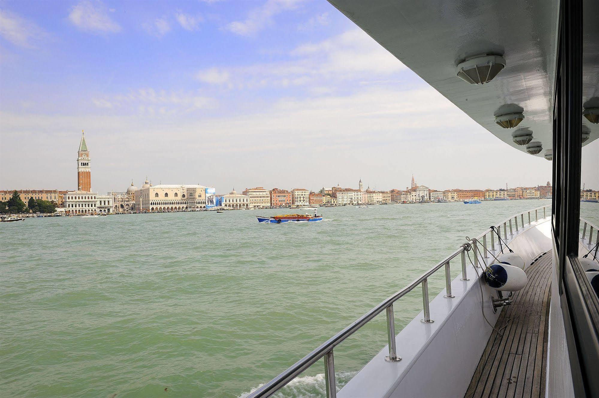 Sarah Cruise Hotel Venice