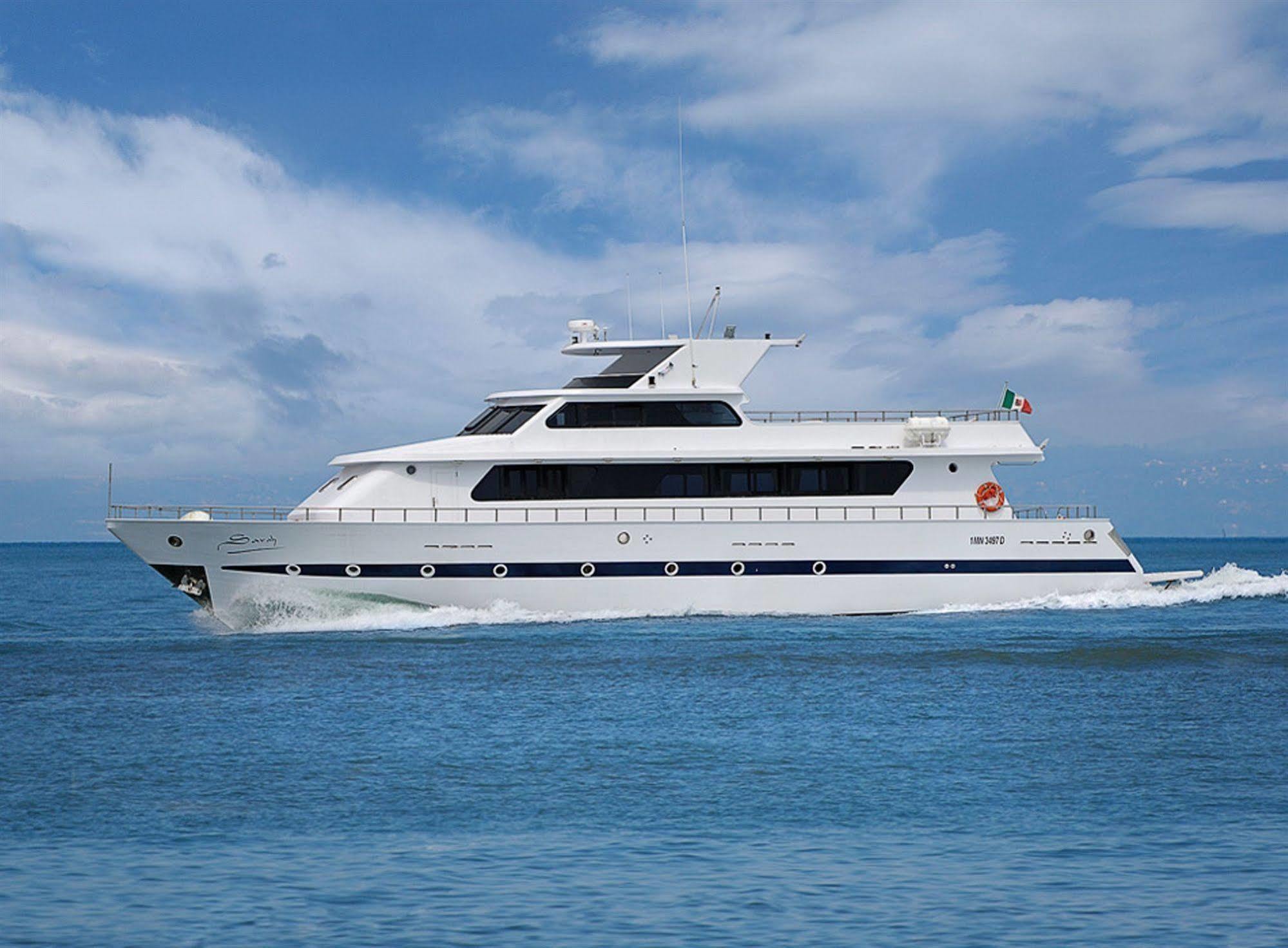 Hotel Sarah Cruise