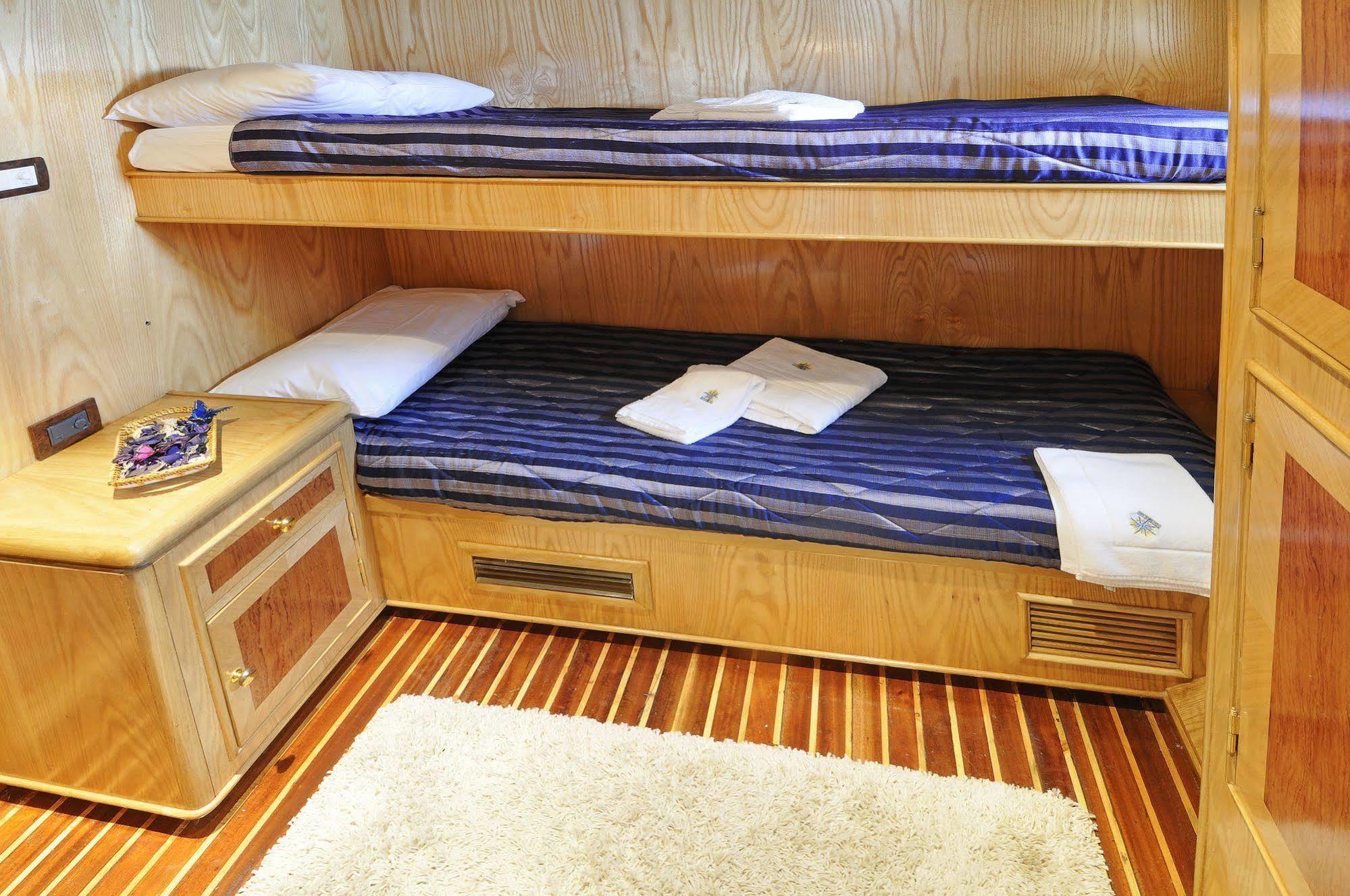 Hotel Sarah Cruise