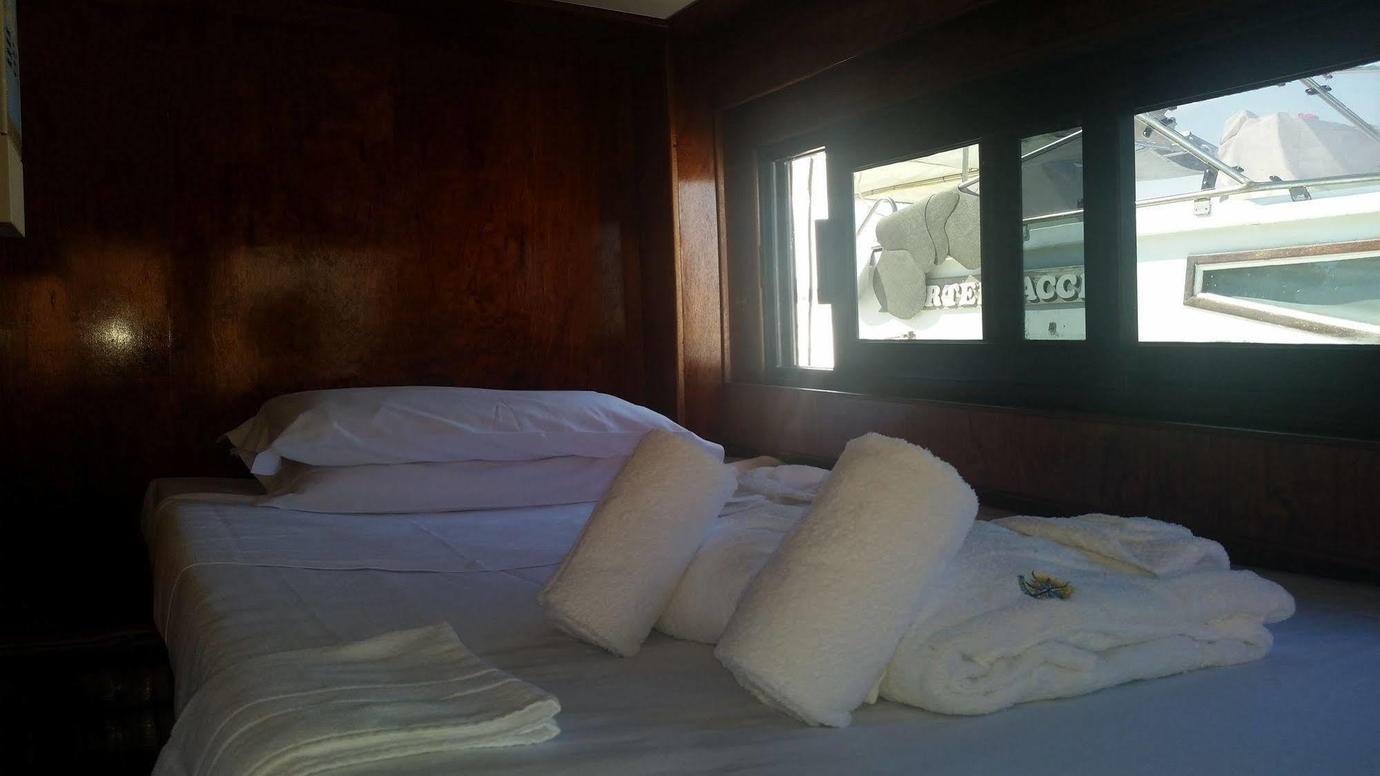 Hotel Sarah Cruise *