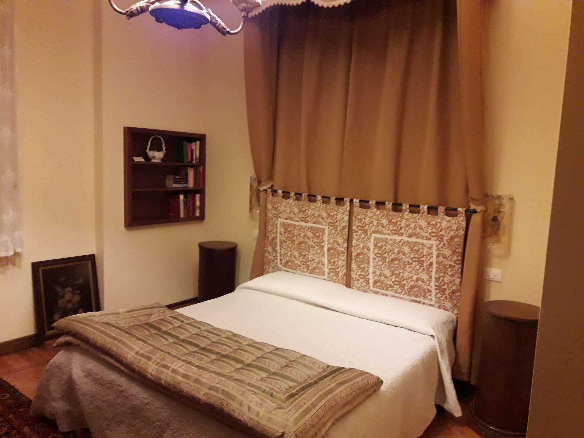 Acomodação com café da manhã  Residenza Ca' Corner 2*