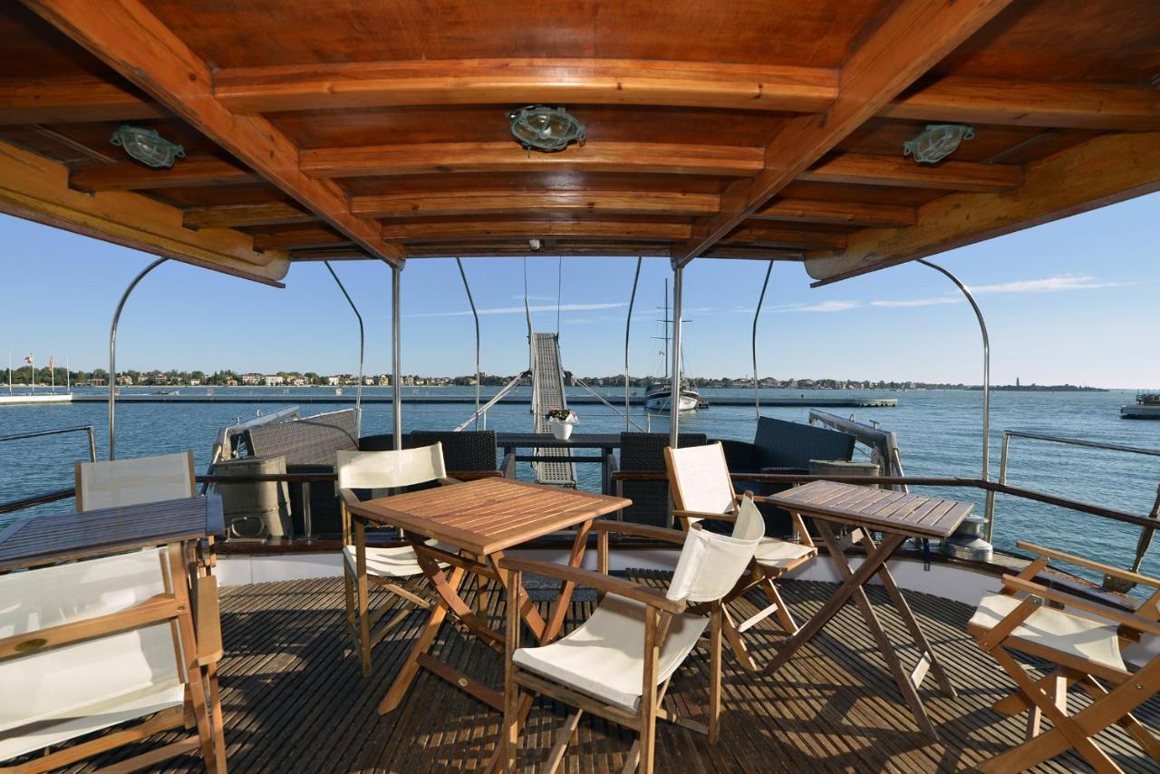 Boat & Breakfast Caicco Freedom Botel 2*