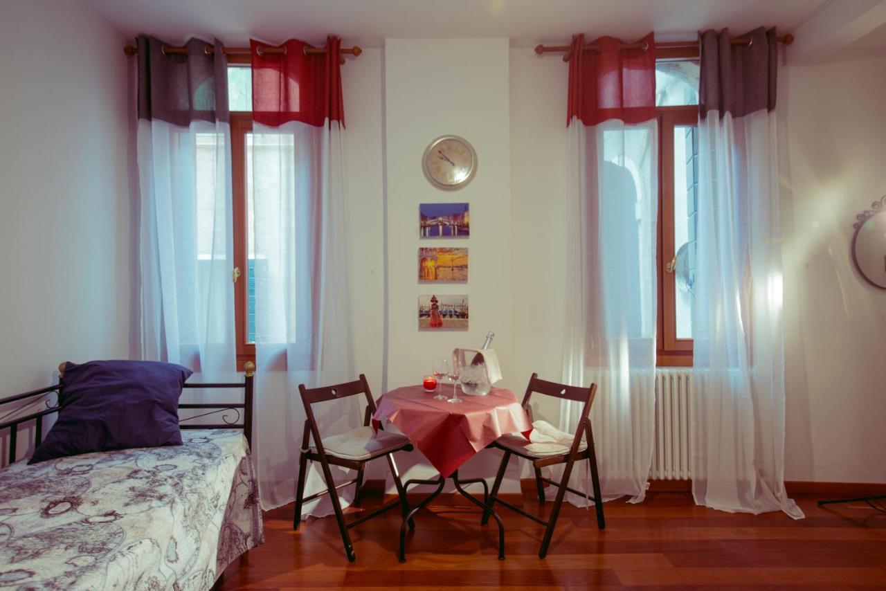 Guest house Magic Rialto 2*