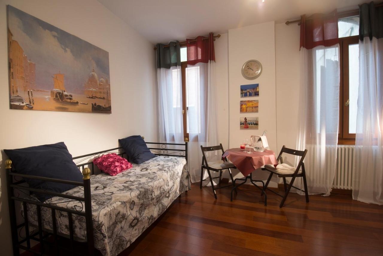 Guest house Magic Rialto 2*