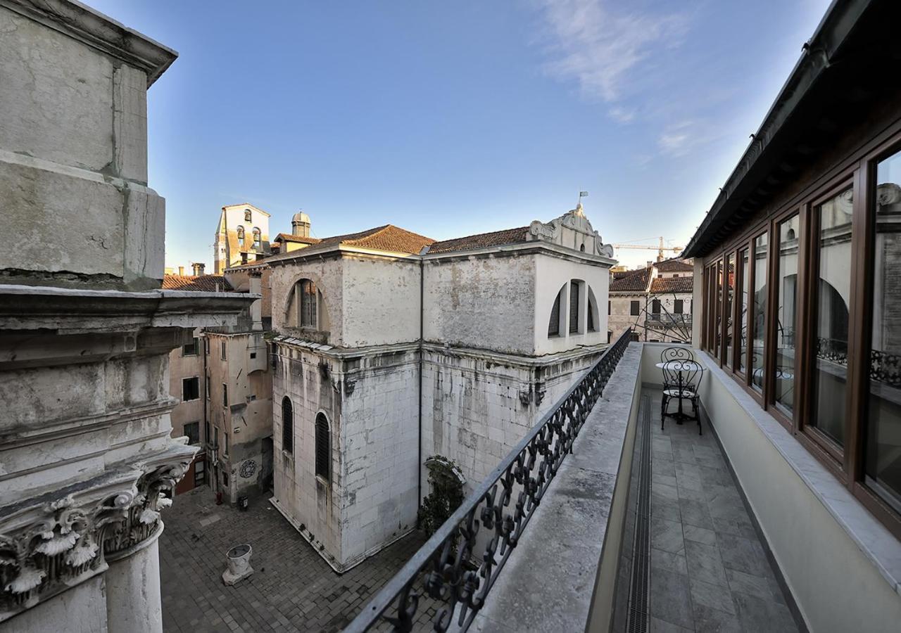 Al Theatro Palace Venice
