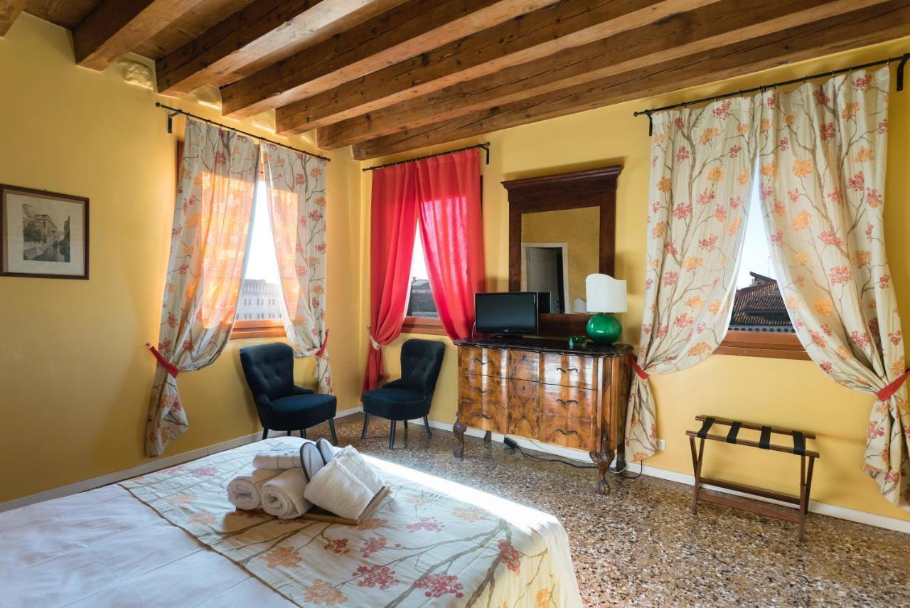Ai Santi Apostoli Hotel 3*
