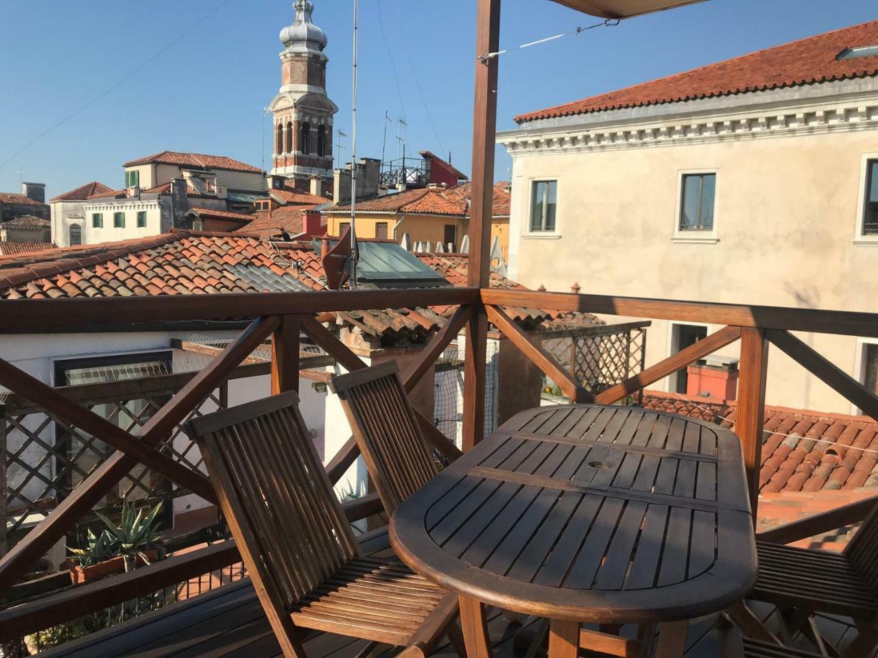 Homes & Holidays Veneza