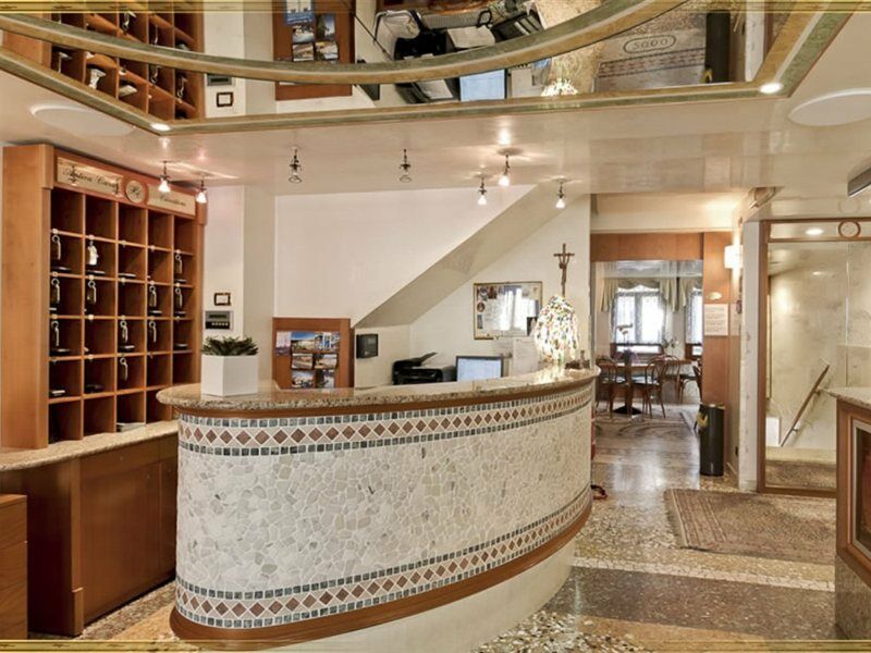 Antica Casa Carettoni Hotel