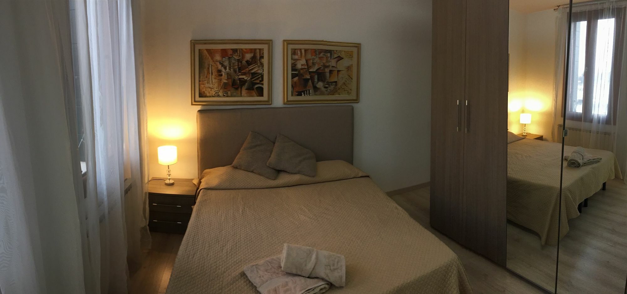 Harry's Canal View Apartment