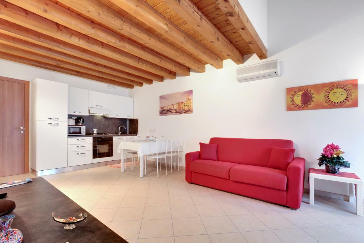 Little Canal 8 Apartment