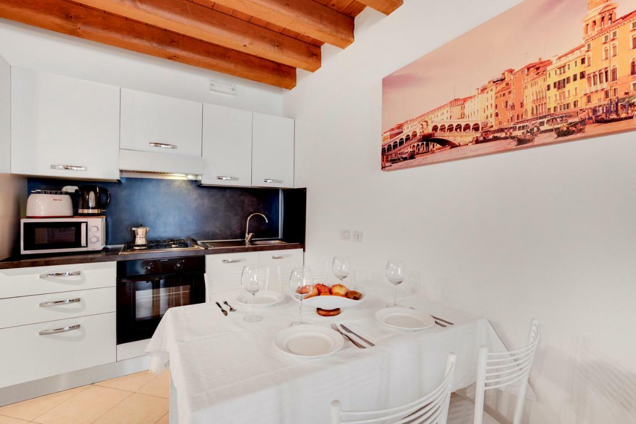 Little Canal 8 Apartment *