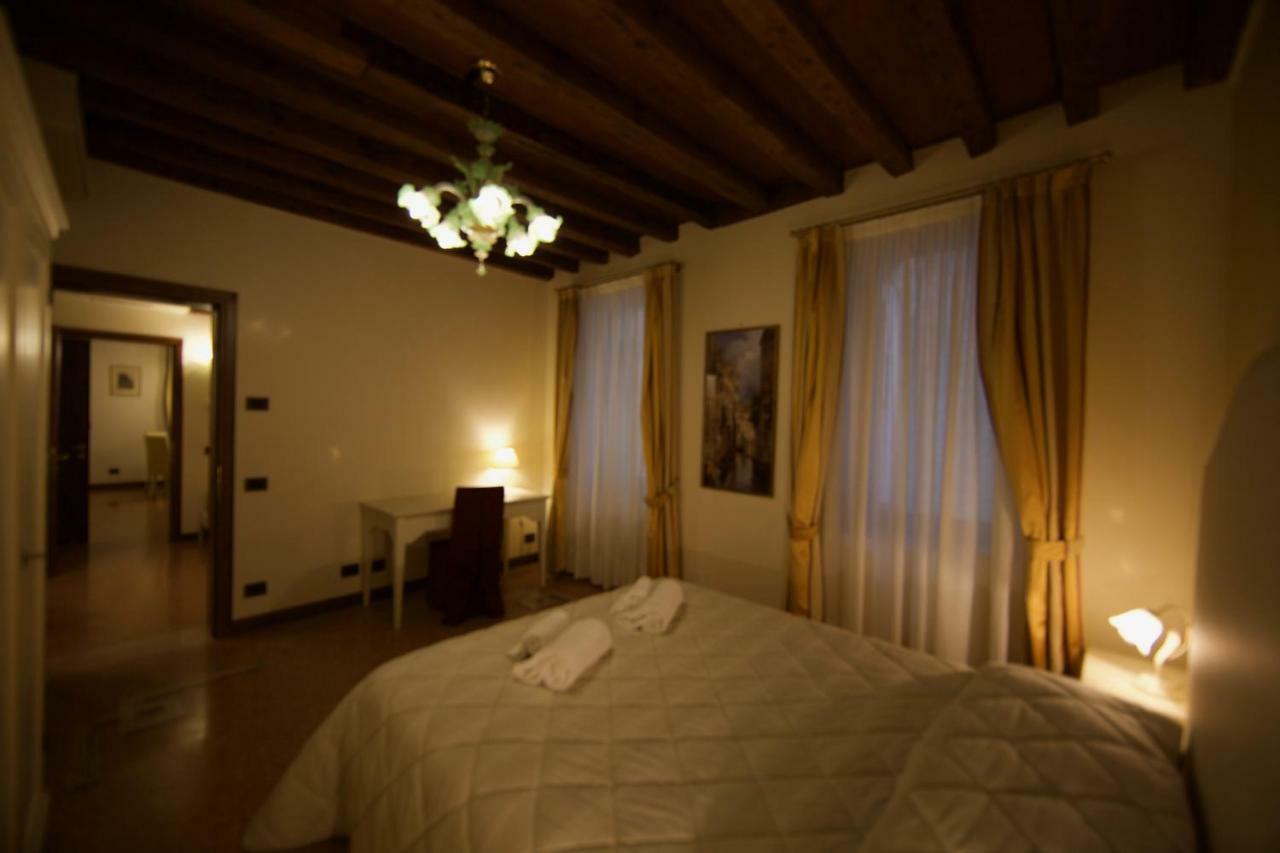 Family Three Minutes From San Marco Square, Apartment *