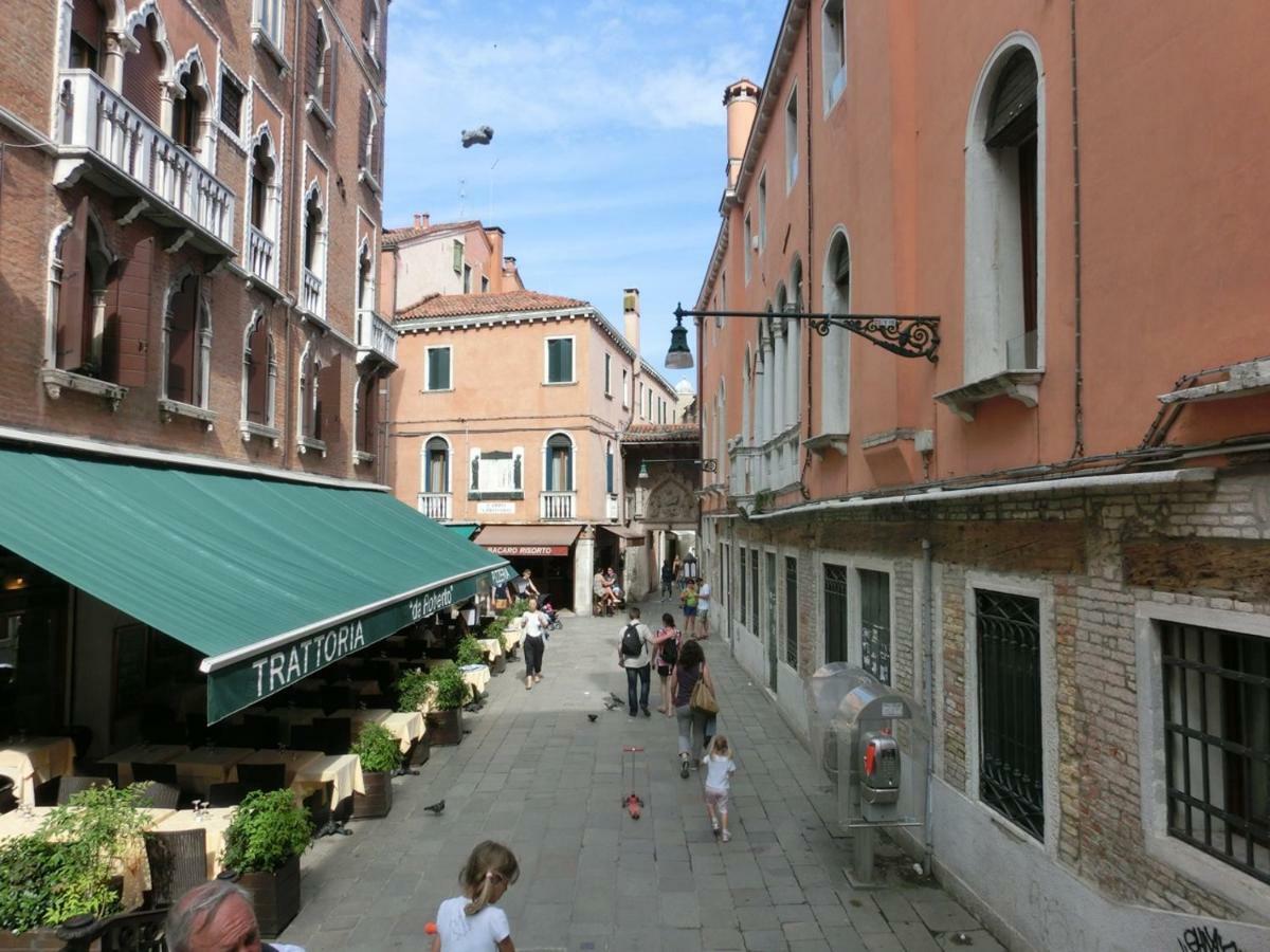 Family Three Minutes From San Marco Square, Apartment Venice