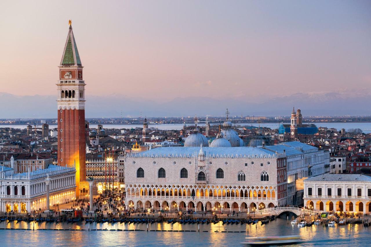 Heaven Biennale, The Elegant * Venice