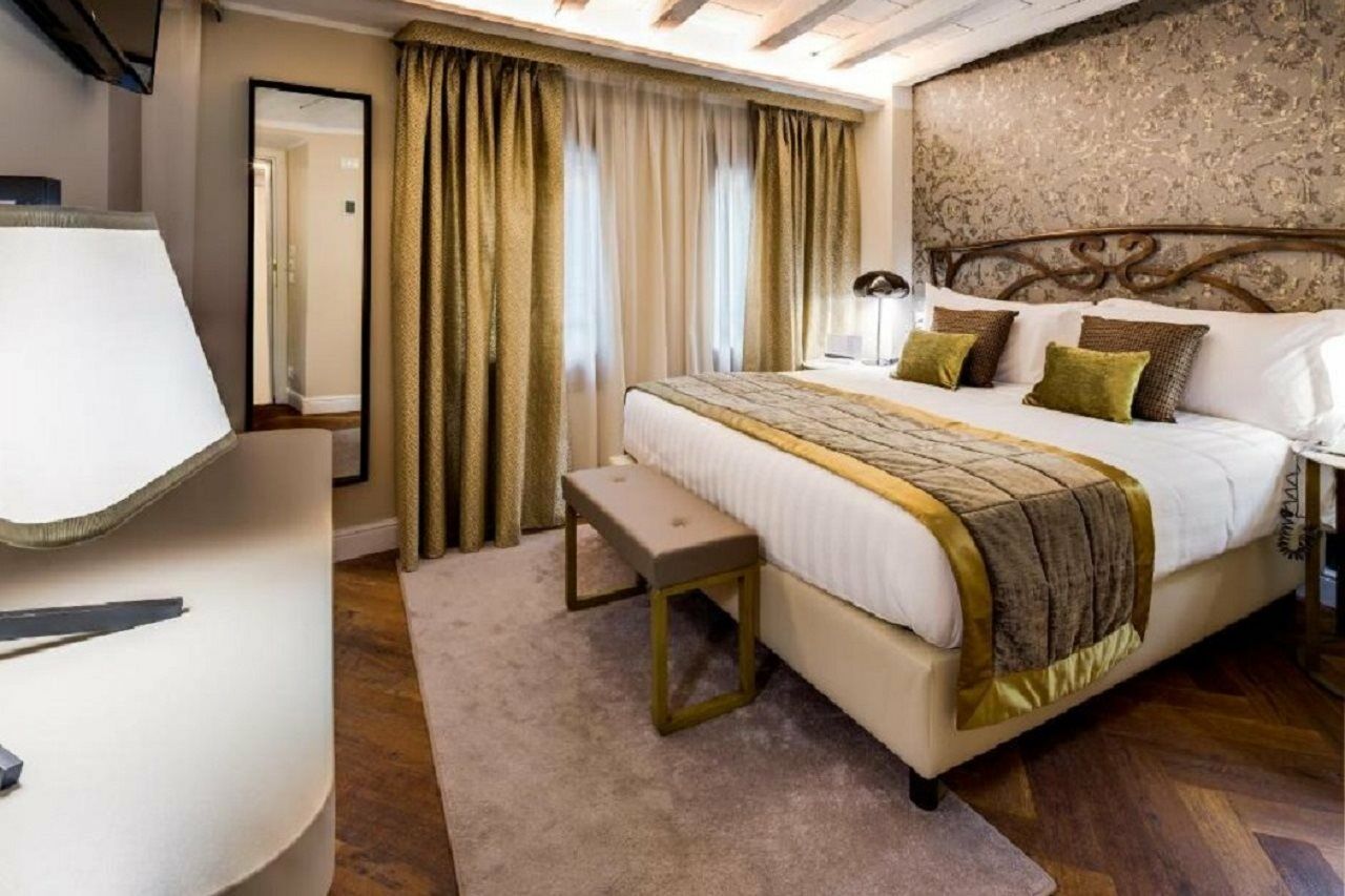 Bw Premier Collection Chc Continental Hotel 4*