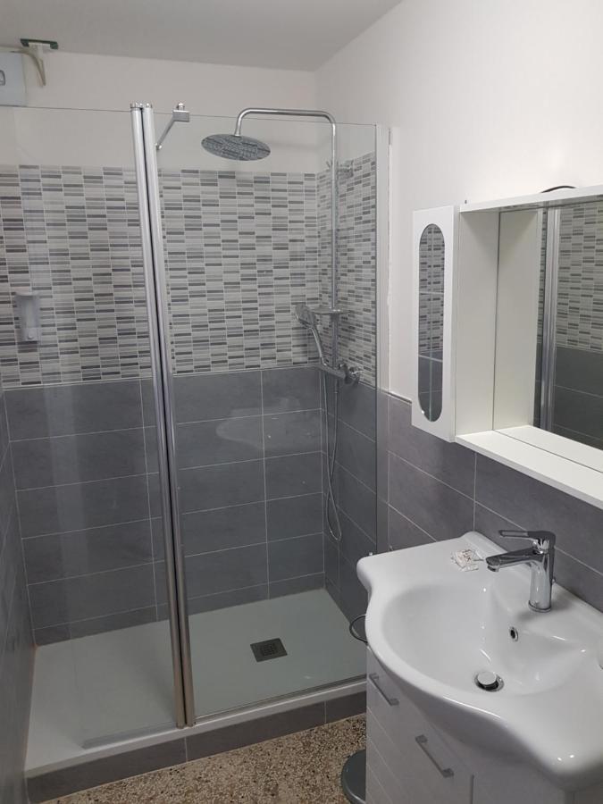 Vacancies Guest house *
