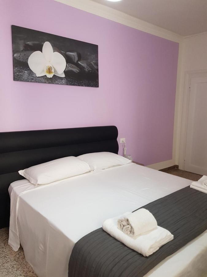 Vacancies Guest house *