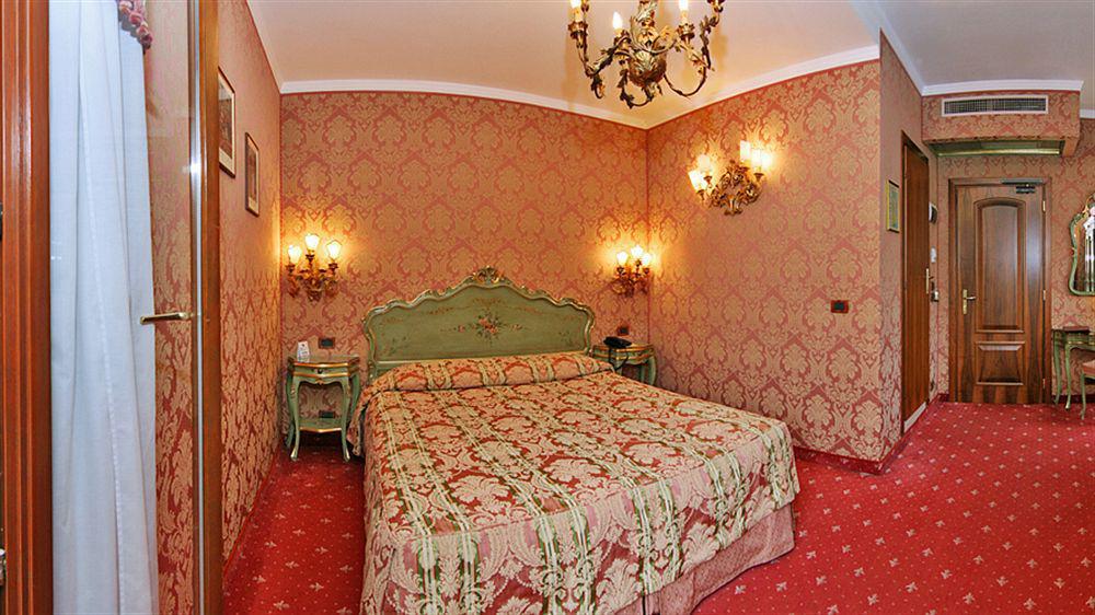 American-dinesen Hotel Veneza