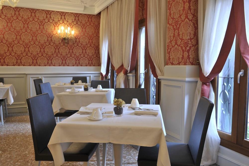 Al Theatro Palace Veneza