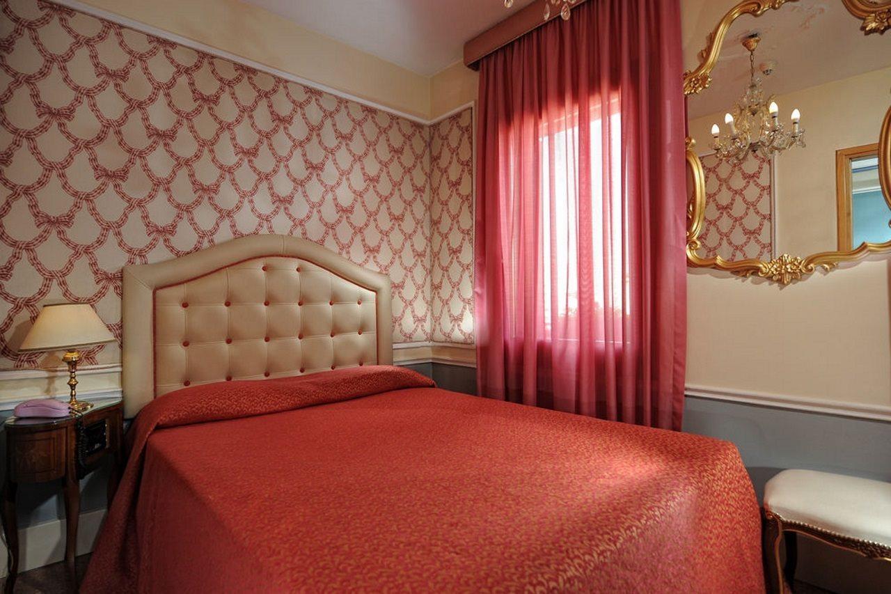 Hotel Roulette 3 3*