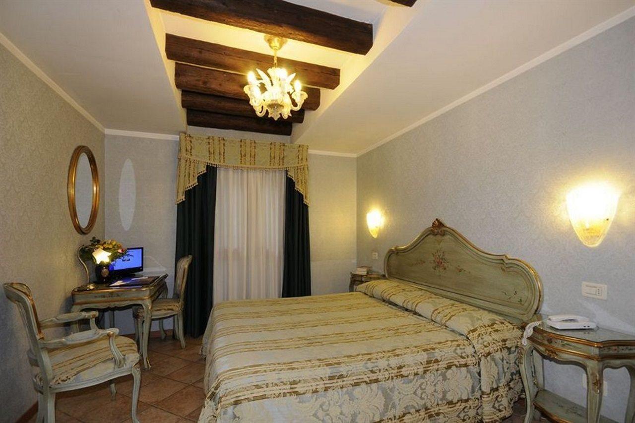 Roulette 3 Hotel 3*