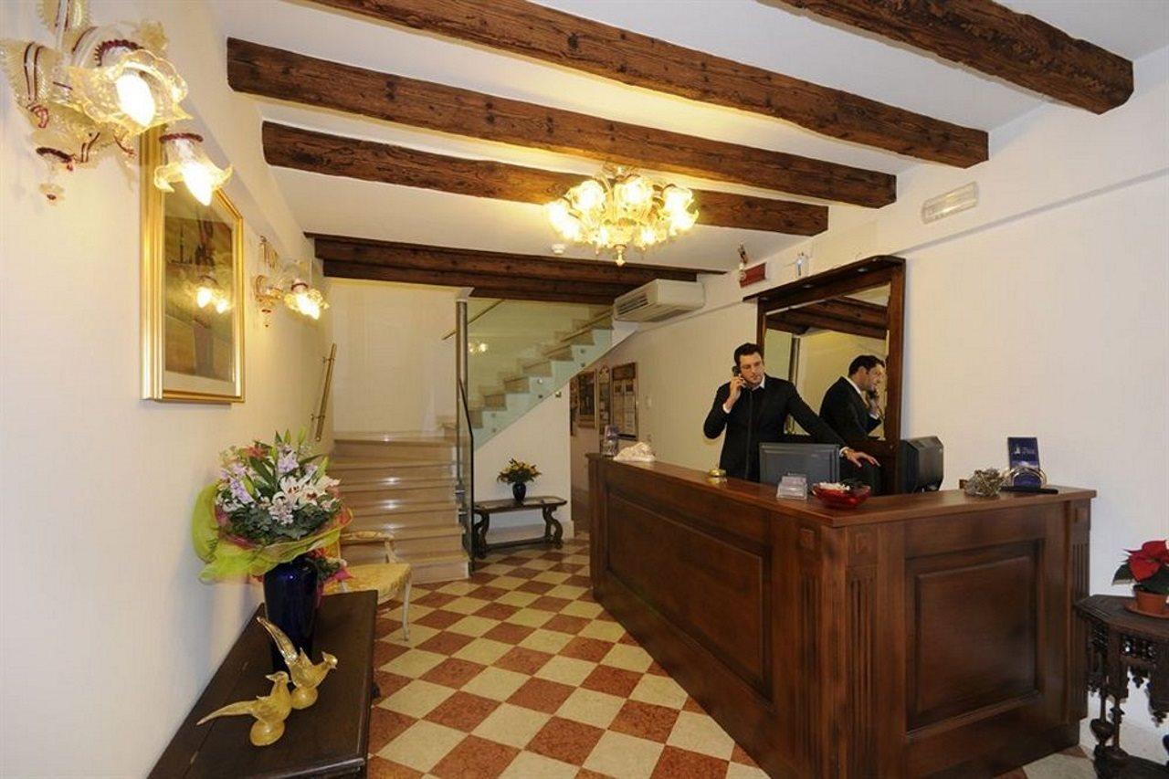 Roulette 3 3* Venice