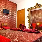 Venice Rainbow Apartment