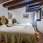 Gondola Luxury - Campo Santi Filippo E Giacomo By Wonderful Italy