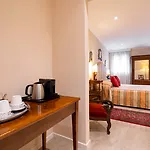 Palazzo Schiavoni Residenza D\'Epoca & Suite-Apartments