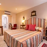 Palazzo Schiavoni Residenza D\'Epoca & Suite-Apartments