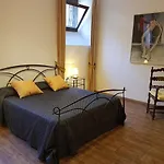 Sarlette Cozy Room