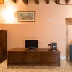 Lovely Flat With Canal View Near Rialto Bridge