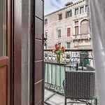 Italian Experience-Riva Degli Schiavoni Boutique Apartment