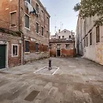 Venice Guggenheim Apartment By Wonderful Italy