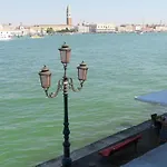 3 Windows On St Mark - Waterfront Apartment