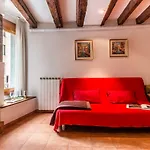 Venice Small Canal View In Boutique Apartment