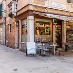 Doge\'S Pantheon & St.Mark School In Hidden Venice