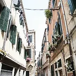 Smart Venice Apartment