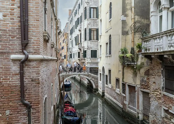 Gondola Luxury - Campo Santi Filippo E Giacomo By Wonderful Italy