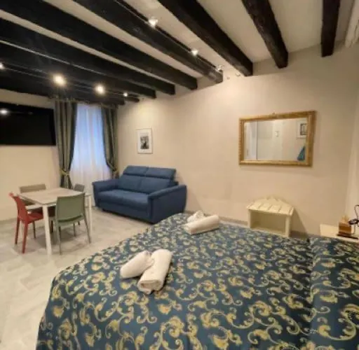 Ca\'Antica Sinagoga - Venice Canal Front Apartment