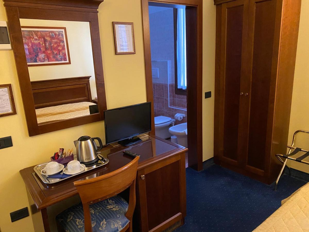 Alloggi Marinella 3*